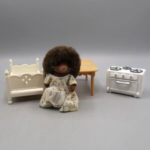 Calico Critters Sylvanian Families Furniture Bed Table Kitchen Stove Hedgehog